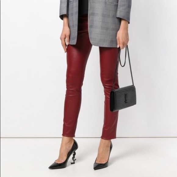 Saint Laurent Monogram Quilted Wallet On Chain - Picture 9 of 12